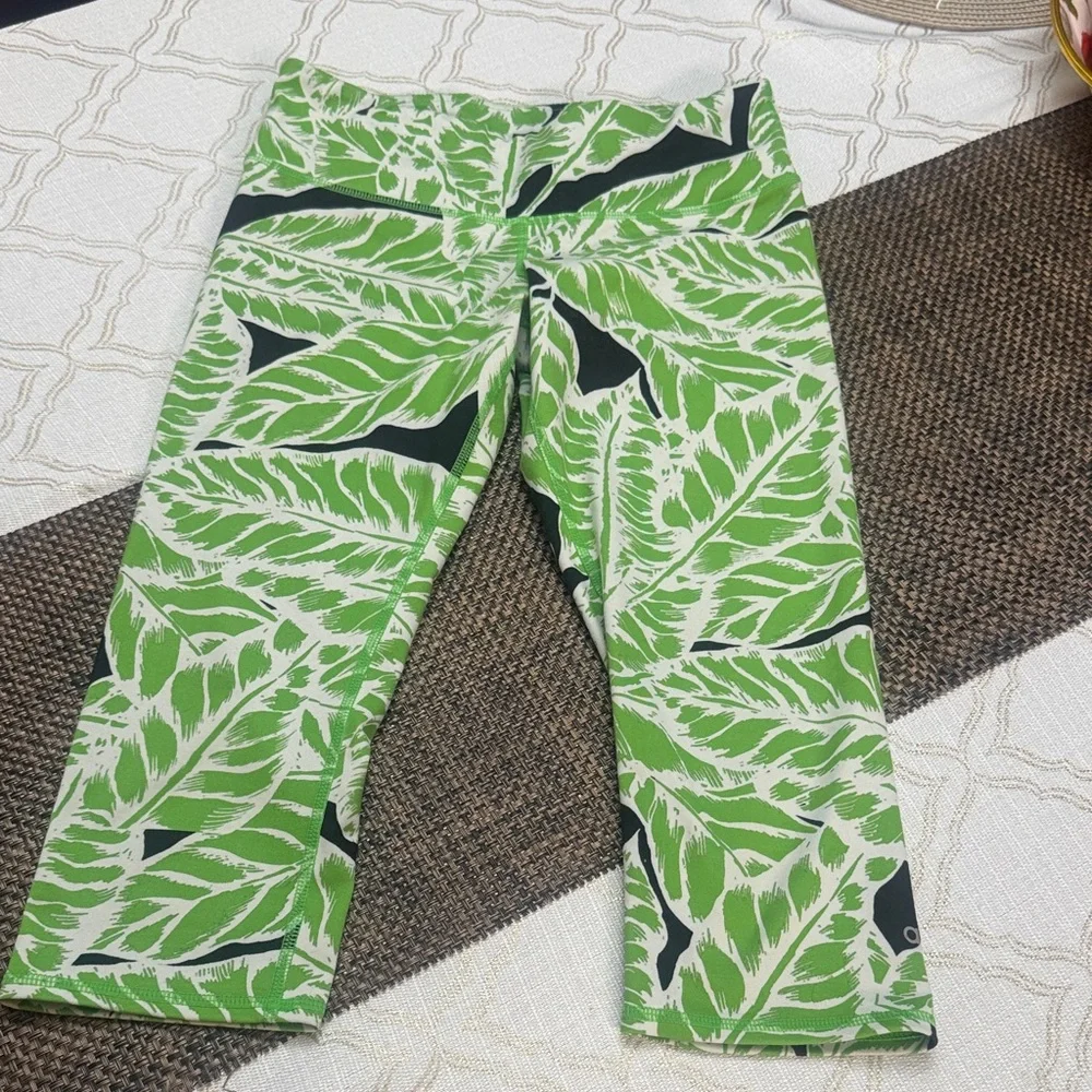 ALO Yoga vibrant green